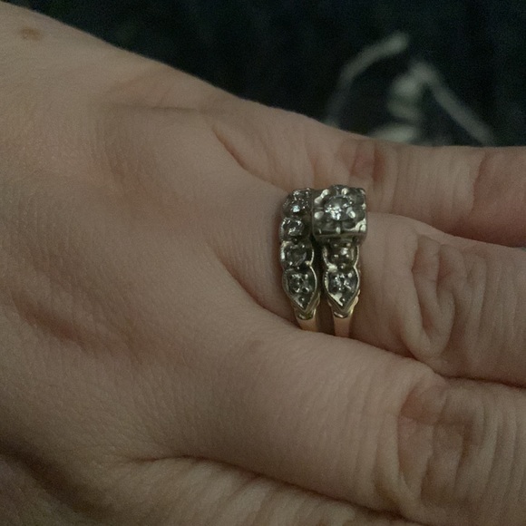 14kt gold Diamond ring size 7 - Picture 5 of 9